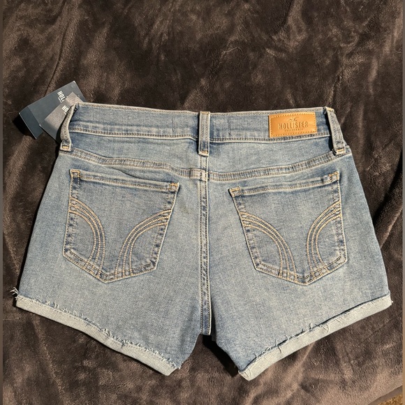 🆕NWT!! Hollister low-rise Jean shorts size 3!😊 - Picture 5 of 12